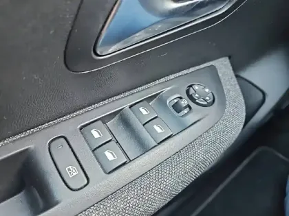 Photo 18 Peugeot 208  PureTech 75 S&S BVM5