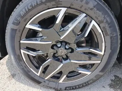 Photo 12 Peugeot 5008  Hybrid 136 e-DCS6