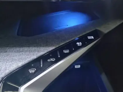 Photo 91 Peugeot 5008  Hybrid 136 e-DCS6