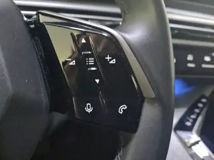 Photo 95 Peugeot 5008  Hybrid 136 e-DCS6