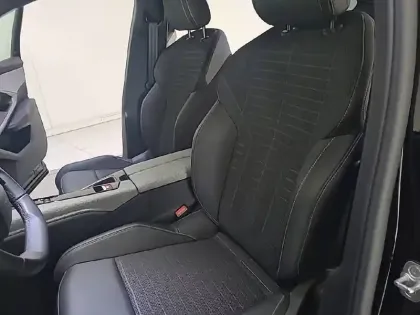 Photo 76 Peugeot 5008  Hybrid 136 e-DCS6