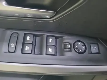 Photo 97 Peugeot 5008  Hybrid 136 e-DCS6