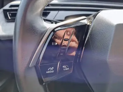 Photo 20 Peugeot 5008  Hybrid 136 e-DCS6