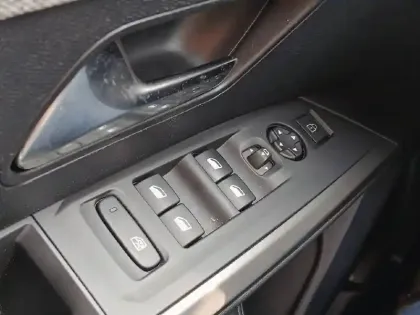 Photo 18 Peugeot 5008  Hybrid 136 e-DCS6