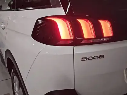 Photo 16 Peugeot 5008  BlueHDi 130ch S&S EAT8