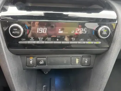 Photo 12 Toyota Yaris Hybride 1.5 HYBRID 116H PREMIERE AWD AUTO