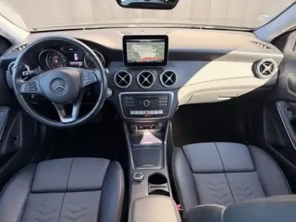 Photo 9 Mercedes GLA 180 Business Edition Pack Style