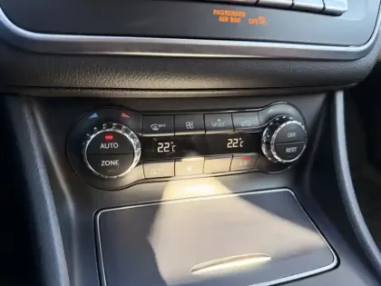 Photo 11 Mercedes GLA 180 Business Edition Pack Style