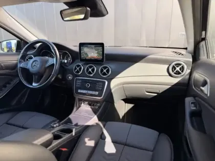 Photo 8 Mercedes GLA 180 Business Edition Pack Style