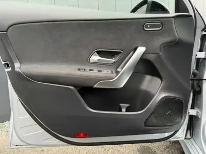 Photo 17 Mercedes Classe A 200 d AMG Line