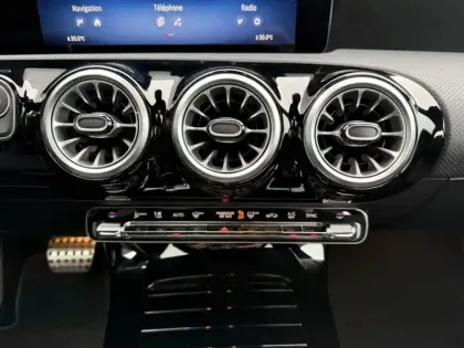 Photo 13 Mercedes Classe A 200 d AMG Line