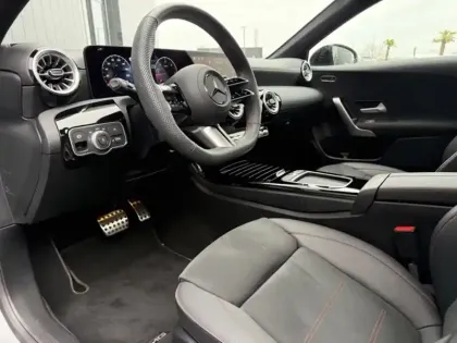 Photo 15 Mercedes Classe A 200 d AMG Line