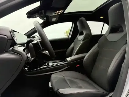 Photo 16 Mercedes Classe A 200 d AMG Line