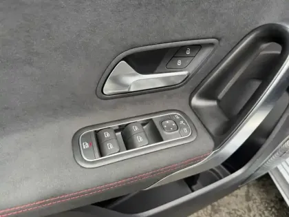 Photo 19 Mercedes Classe A 200 d AMG Line