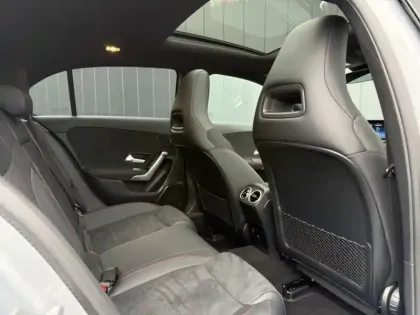 Photo 12 Mercedes Classe A 200 d AMG Line