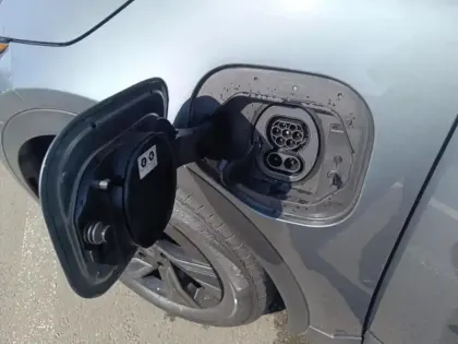 Photo 12 Toyota C-HR + 224ch 77kWh Design Grande Autonomie