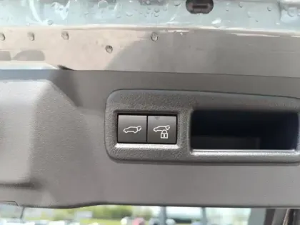 Photo 11 Toyota C-HR + 224ch 77kWh Design Grande Autonomie