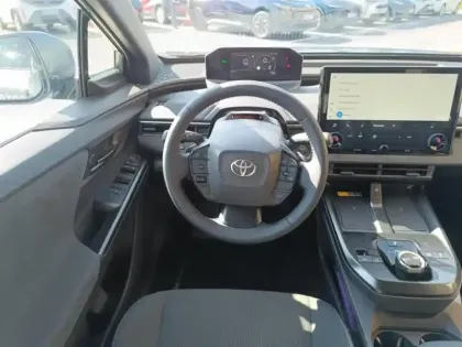 Photo 14 Toyota C-HR + 224ch 77kWh Design Grande Autonomie