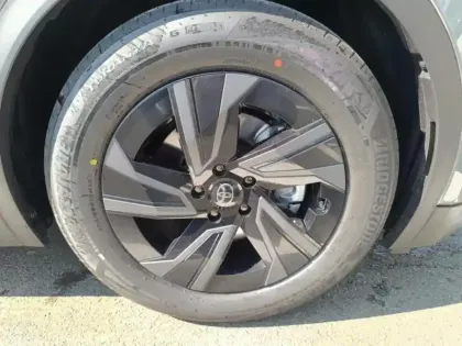 Photo 8 Toyota C-HR + 224ch 77kWh Design Grande Autonomie