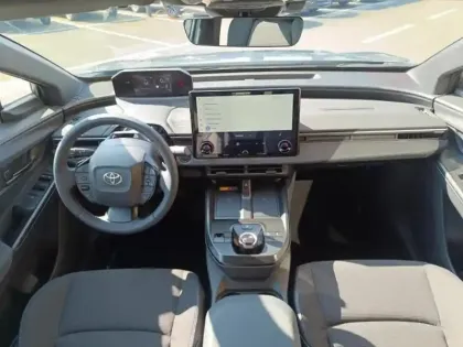 Photo 13 Toyota C-HR + 224ch 77kWh Design Grande Autonomie