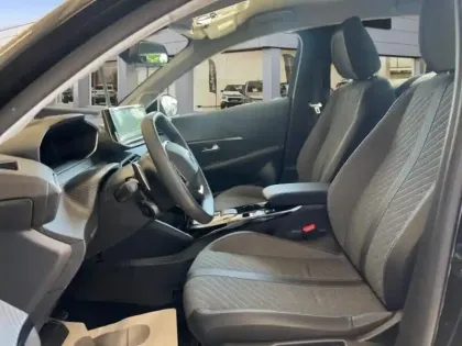 Photo 8 Peugeot 208  1.2 Hybrid 100ch Allure e-DCS6