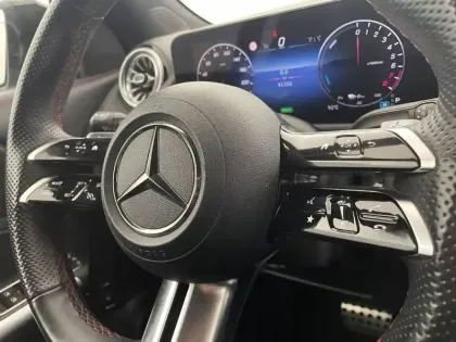Photo 87 Mercedes GLA  250 e 8G-DCT