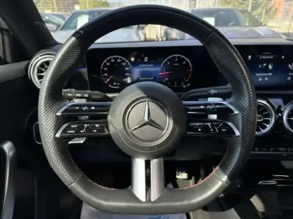 Photo 32 Mercedes Classe A 180 d AMG Line