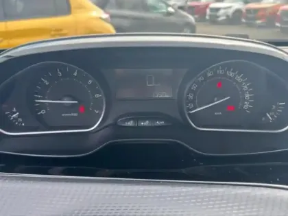 Photo 15 Peugeot 2008 Gén. I Ph2 Style 5