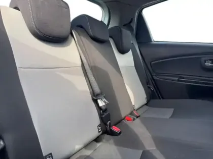 Photo 9 Toyota Yaris  100h Dynamic 5p RC19