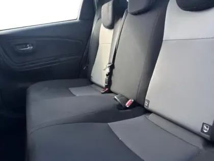 Photo 13 Toyota Yaris  100h Dynamic 5p RC19