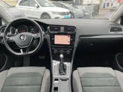 Photo 13 Volkswagen Golf  1.5 TSI EVO 150ch Carat DSG7 5p