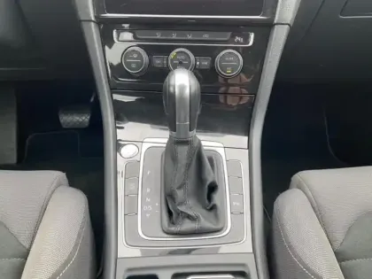 Photo 14 Volkswagen Golf  1.5 TSI EVO 150ch Carat DSG7 5p