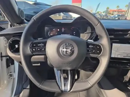 Photo 14 Alfa Romeo Junior  1.2 Ibrida 136ch DCT6