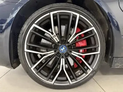 Photo 8 BMW Serie 5 Série 5 545eA xDrive 394ch M Sport Steptronic