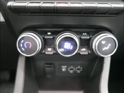 Photo 8 Renault Clio  1.6 E-Tech hybride 145ch Techno