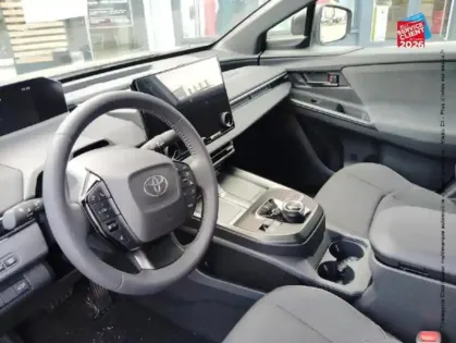 Photo 14 Toyota C-HR + 224ch 77kWh Design Grande Autonomie