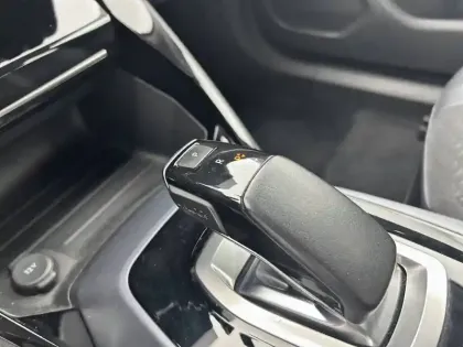 Photo 13 Peugeot 2008  Electrique 136 ch