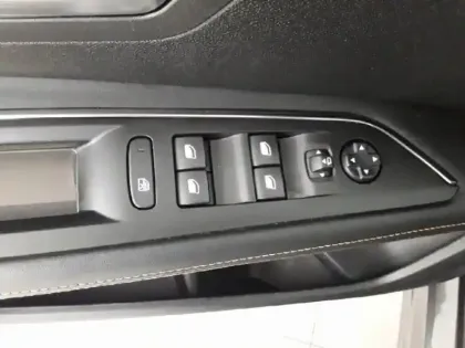 Photo 18 Peugeot 3008  Hybrid 225 e-EAT8