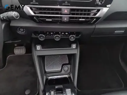 Photo 13 Citroën C4 e- 136 ch Automatique