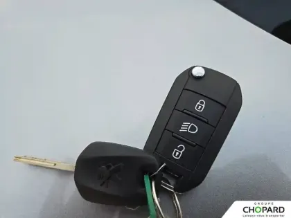 Photo 20 Peugeot 208  PureTech 75 S&S BVM5