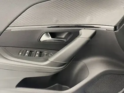 Photo 55 Peugeot 2008  Electrique 136 ch