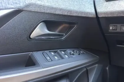 Photo 23 Peugeot 3008  Hybrid 145 e-DCS6