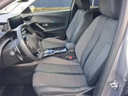 Photo 8 Peugeot 2008  PureTech 130 S&S EAT8