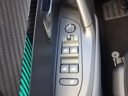 Photo 17 Peugeot 2008  PureTech 130 S&S EAT8