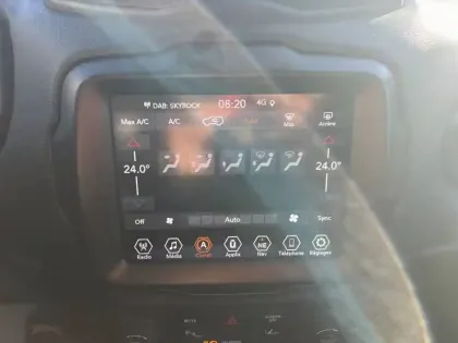 Photo 15 Jeep Renegade  1.3 Turbo T4 190 ch PHEV BVA6 4xe eAWD