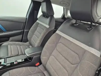 Photo 23 Citroën C4 e- 136 ch Automatique