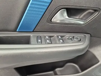 Photo 36 Citroën C4 e- 136 ch Automatique