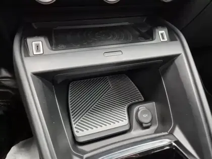 Photo 28 Citroën C4 e- 136 ch Automatique