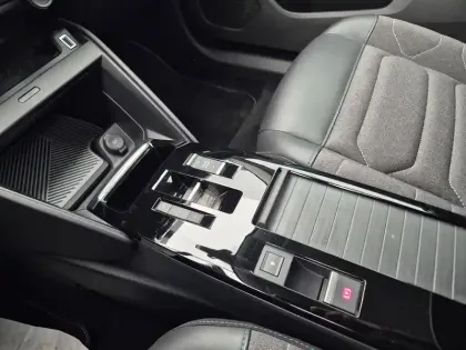 Photo 27 Citroën C4 e- 136 ch Automatique