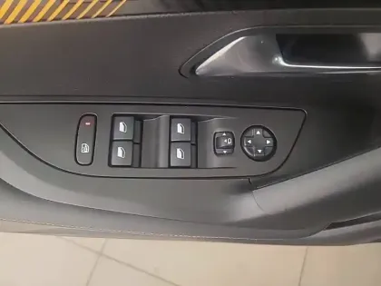 Photo 21 Peugeot 2008  BlueHDi 110 S&S BVM6